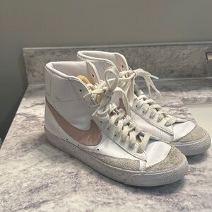 Nike Blazer Mid 77 Vintage White Womens 9 CZ1055-118 Casual Shoes Gym Sneakers